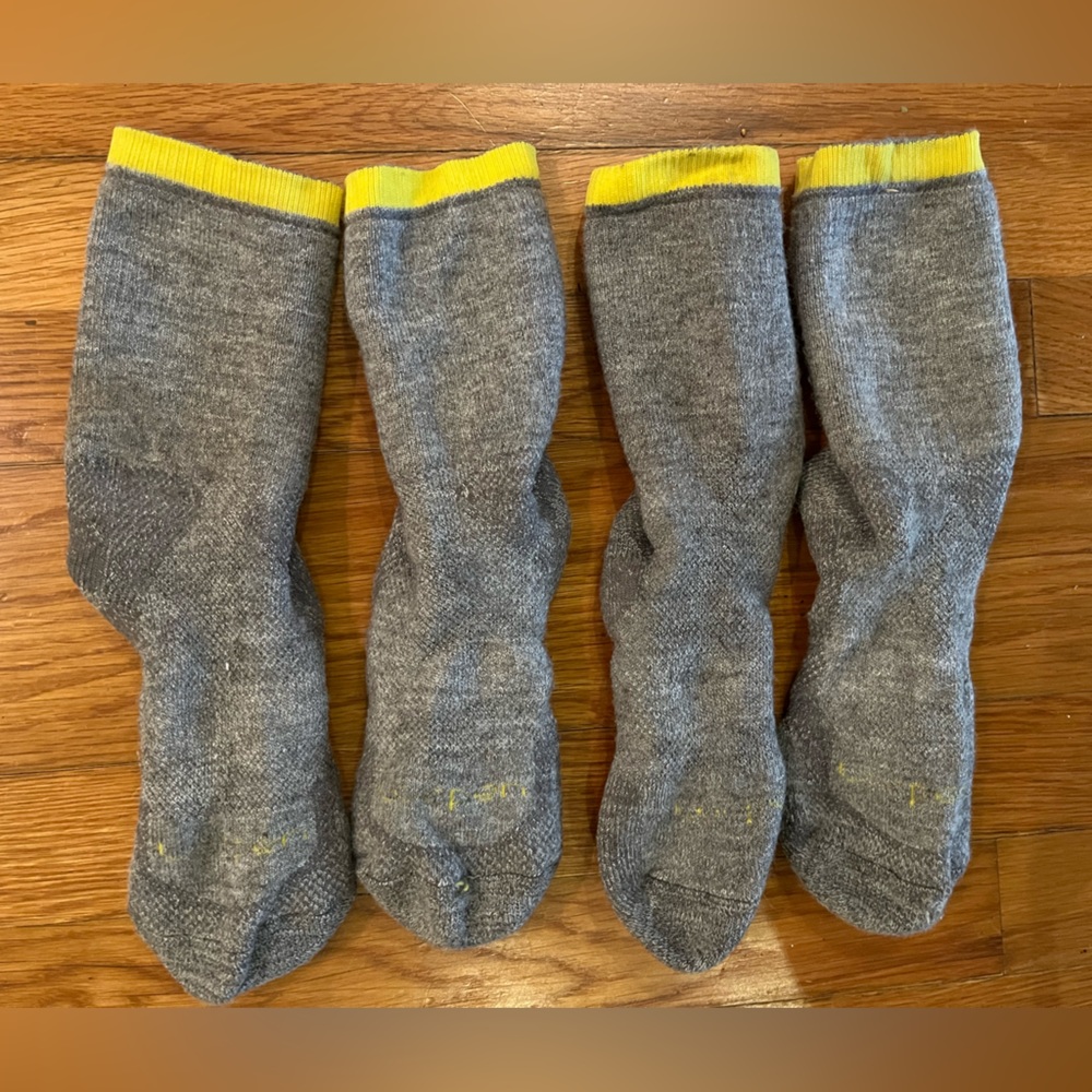 2 pr women’s wool hiking socks size medium